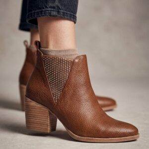 Montecarlo | Botinetas de Cuero con Tachas - Brandy Shoes