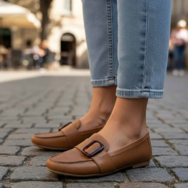 Celine | Chatitas de Cuero con Cadena - Brandy Shoes