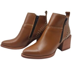 Loren | Botinetas de Cuero con Tachas - Brandy Shoes